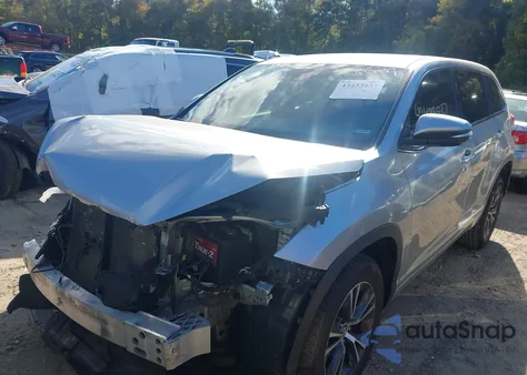 2018 Toyota Highlander Le z USA, uszkodzony, nr VIN 5TDZARFH8JS038855